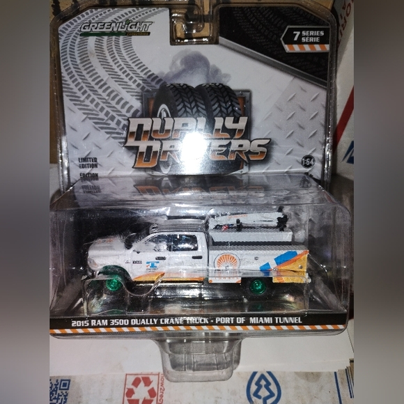 Greenlight Dually Drivers 2015 Ram 3500 Dually Crane Truck Port of Miami Tunnel - Picture 1 of 3